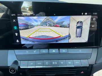 Car image 27
