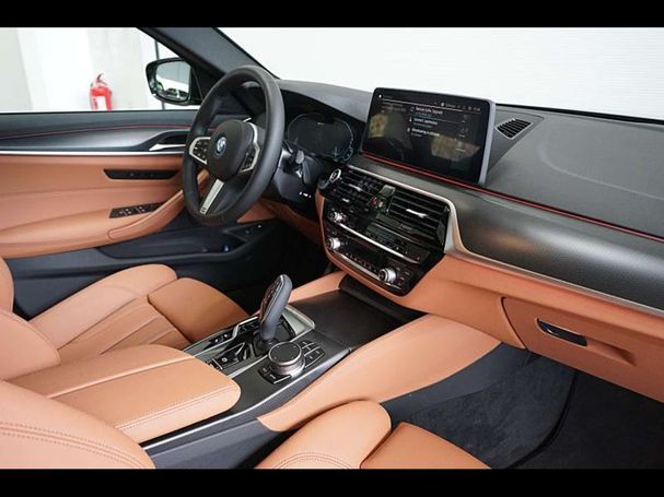 BMW 530 Touring 215 kW image number 12