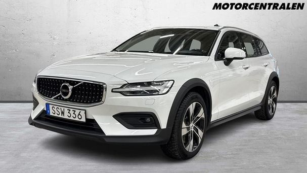 Volvo V60 Cross Country AWD 141 kW image number 2