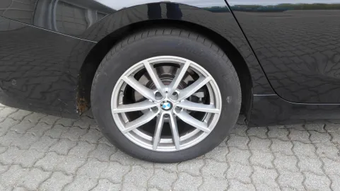 Car image 33