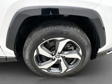 Car image 33