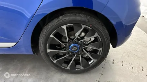 Car image 20