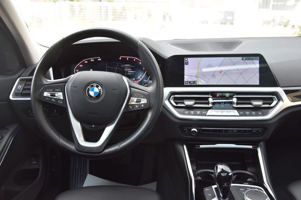 BMW 320d Touring xDrive Luxury Line 140 kW image number 13