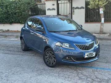 Car image 3