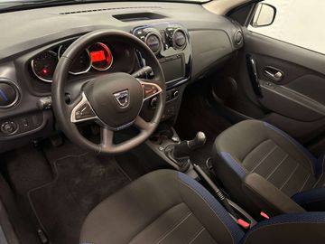 Car image 14