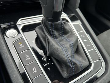 Car image 30