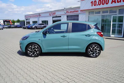 Car image 4