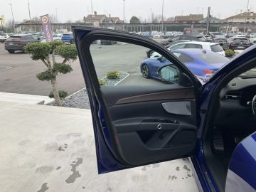 Car image 33