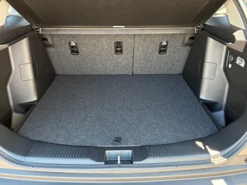 Car image 29