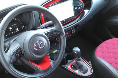 Car image 15