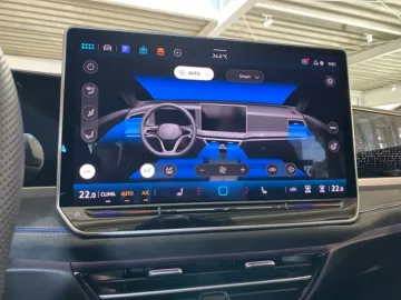 Car image 30