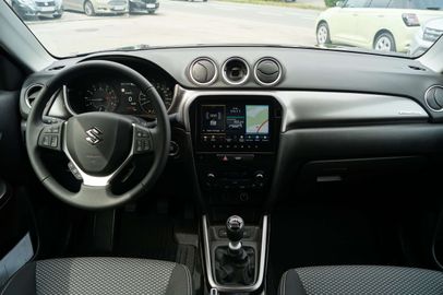 Car image 12