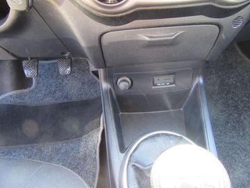 Car image 16