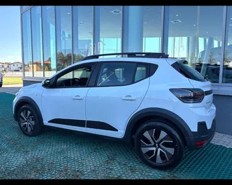 Car image 14