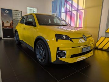Car image 21