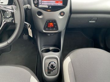 Car image 14