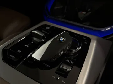 Car image 37