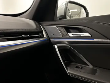Car image 38