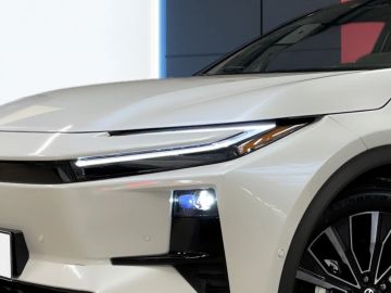Car image 3