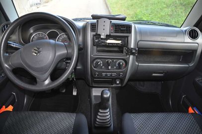 Car image 10