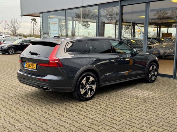 Volvo V60 Cross Country T5 AWD Pro 184 kW image number 9