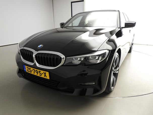 BMW 320i 135 kW image number 23