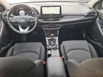 Car image 24