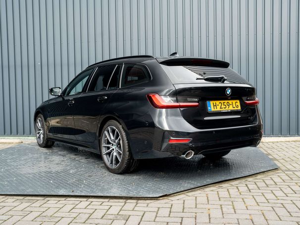 BMW 320i Touring 135 kW image number 2