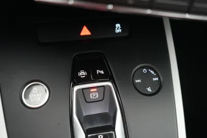 Car image 32