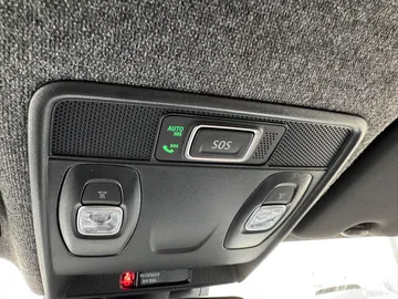 Car image 32