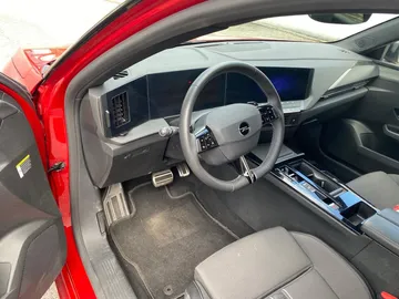 Car image 32