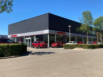 Car image 32