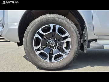 Car image 25