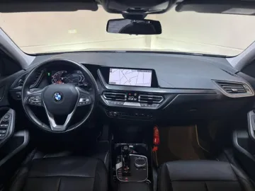 Car image 26