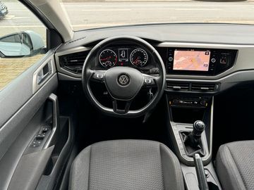 Car image 12