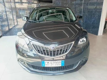 Car image 3