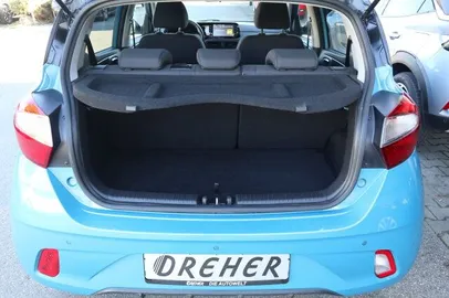 Car image 26