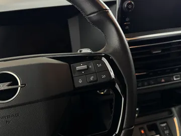 Car image 32