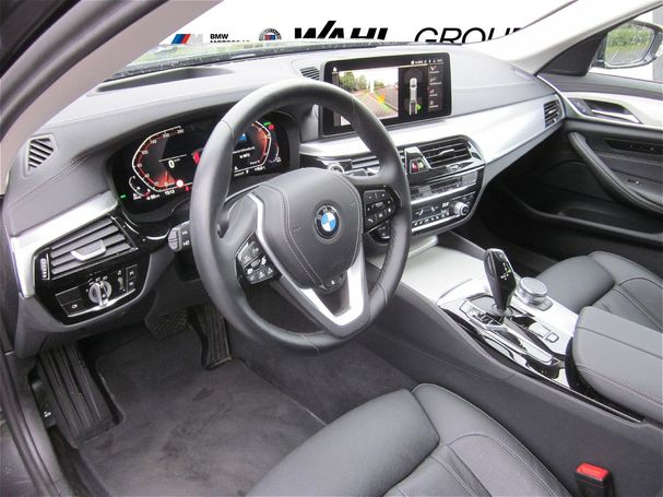 BMW 520d Touring xDrive Luxury Line 140 kW image number 9