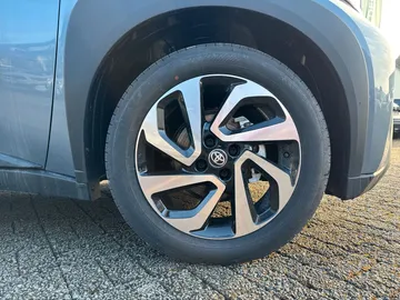 Car image 15