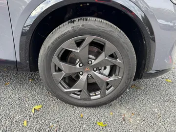 Car image 25