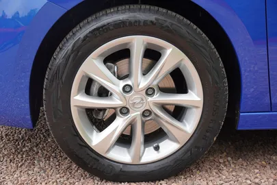 Car image 34