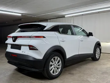 Car image 4