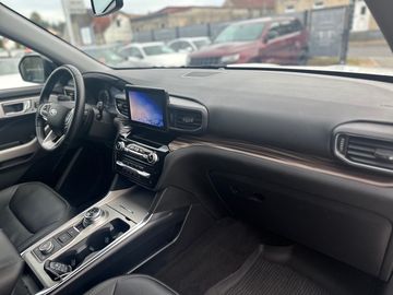 Car image 38