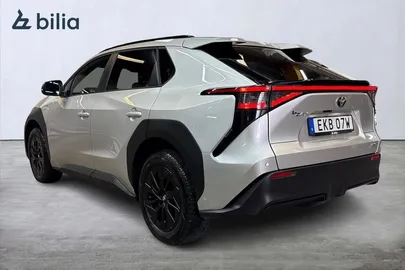 Car image 4