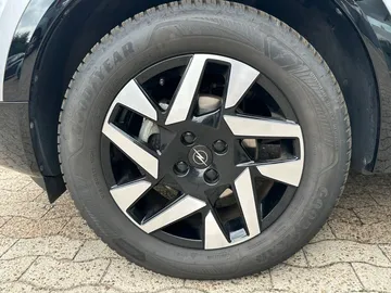 Car image 25