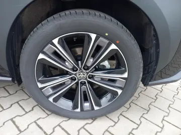 Car image 32