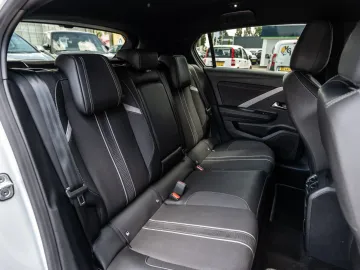 Car image 38