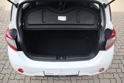 Car image 30