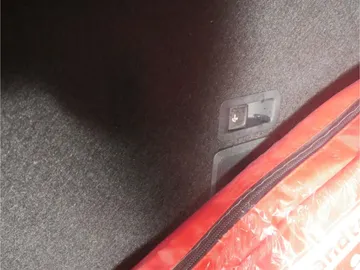 Car image 29